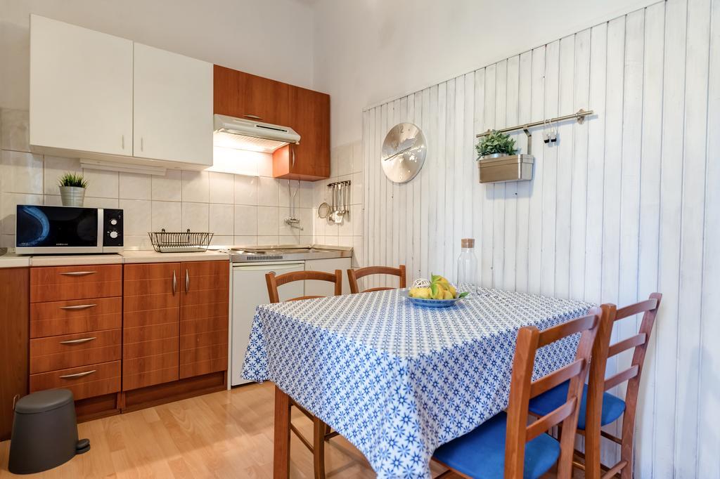 Apartments Bralic Віс Екстер'єр фото