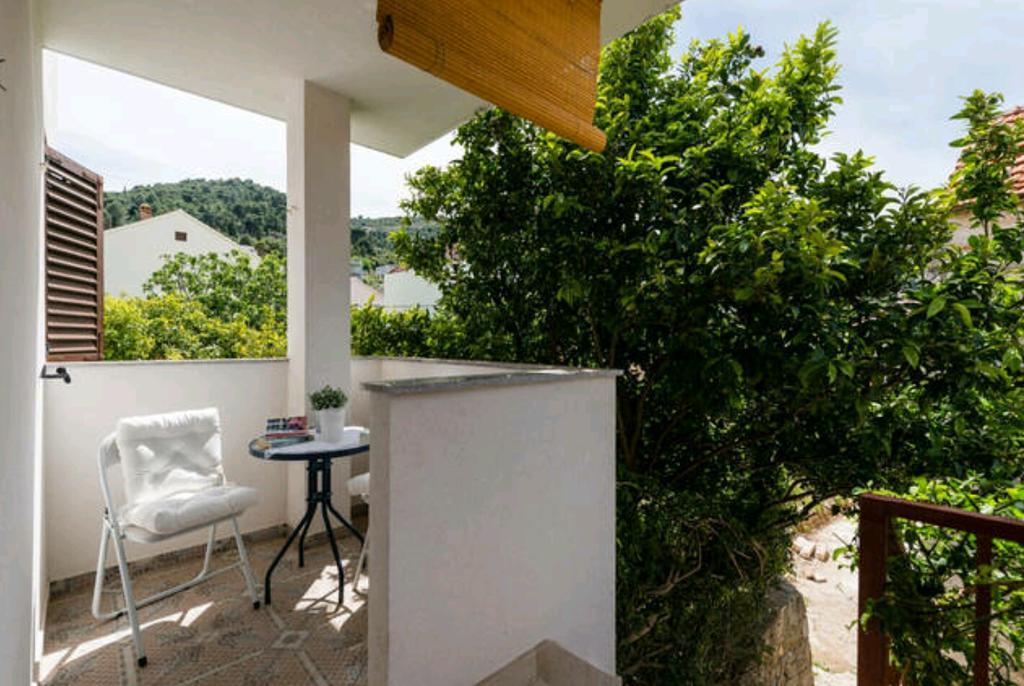 Apartments Bralic Віс Екстер'єр фото