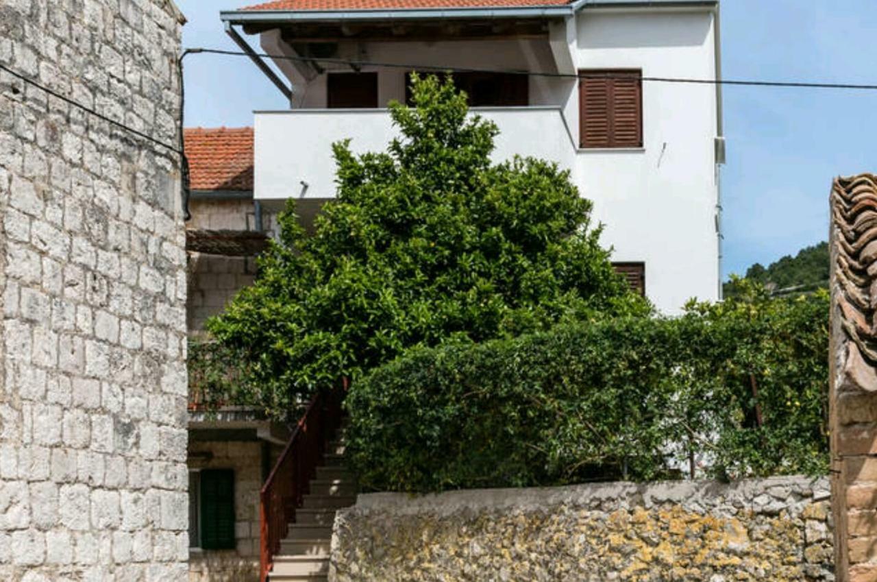 Apartments Bralic Віс Екстер'єр фото